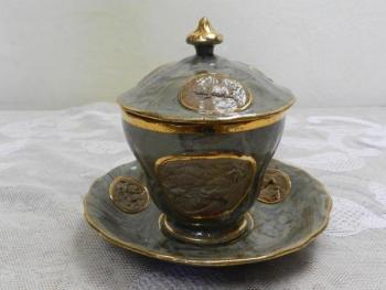Hrnek s pokličkou a miskou, biedermeier - Chodov Hrnek s pokličkou a miskou, biedermeier - Chodov
