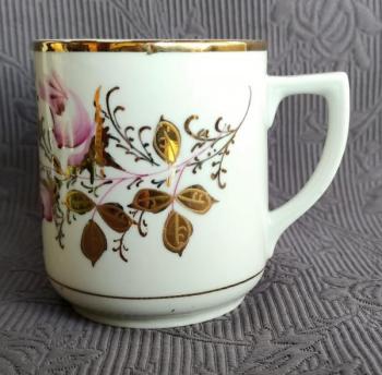 Hrnek - květinový motiv  Hrnek - květinový motiv